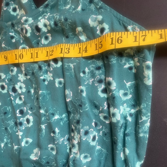 Green floral jumper, adjustable Y back, V neck, spaghetti straps,shorts,Medium - Picture 11 of 13